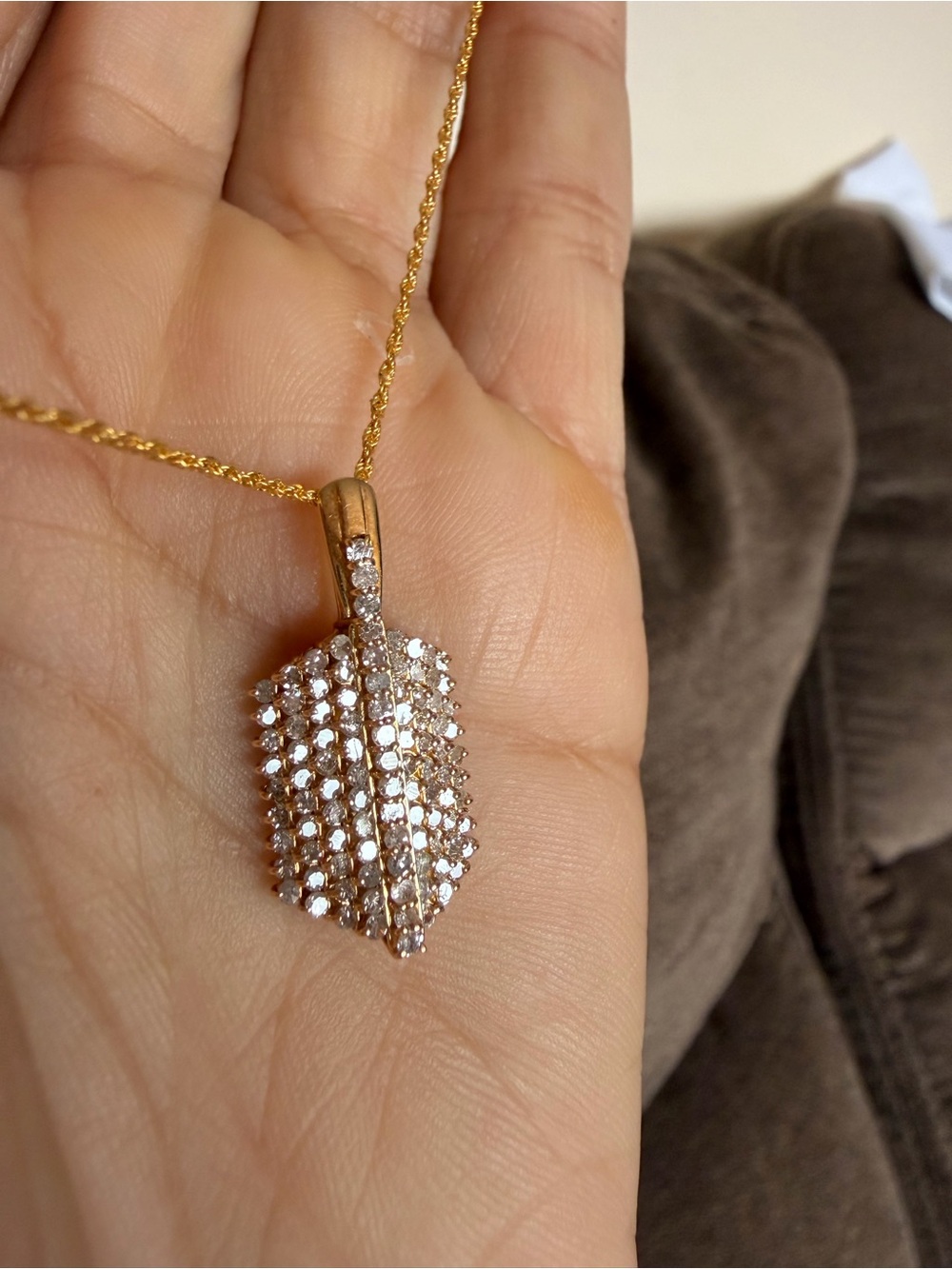 18K Yellow Gold Natural Diamond Leaf Pendant Necklace 16” – 3.4g – AU750